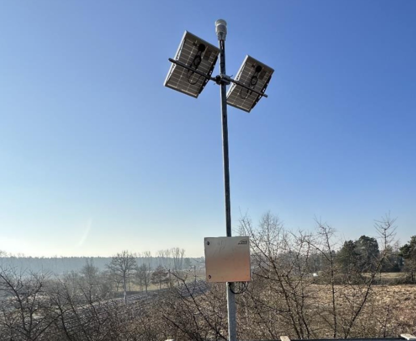 solar powered RWIS on a bridge